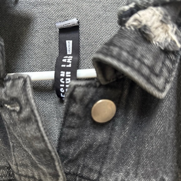 Stylish Black Denim Jacket with Hood - Picture 3 of 5